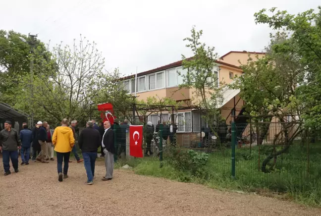 Şehit Talha Bahadır'ın evi bayraklarla donatıldı (2)