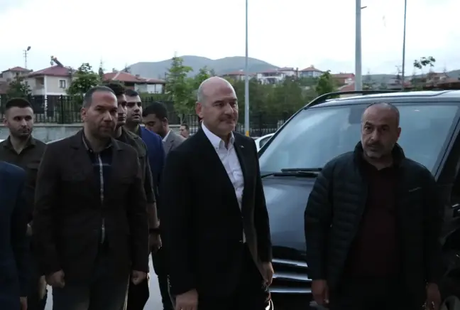 Bakan Yanık, Niğde'de yaralı öğrencileri ziyaret etti