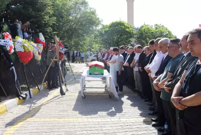 Abdullah Çatlı'nın annesi son yolculuğuna uğurlandı! Cenazeye siyasi isimler de katıldı