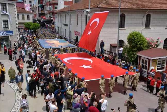 95 kilometrelik 'Atatürk ve İstiklal Yolu Yürüyüşü'ne komandolar da katıldı