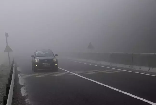 Bolu Dağı'nda sis nedeniyle görüş mesafesi 30 metreye kadar düştü (2)