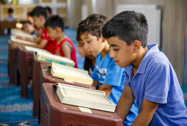 Güneydoğu'da ecdat yadigarı camiler çocuk sesleriyle şenlendi