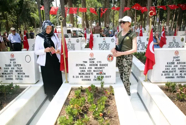 Son dakika haberleri... Arife gününde şehitlikler ziyaret edildi