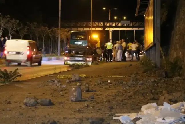 YOLA DÜŞEN KAYA PARÇALARI KAZAYA NEDEN OLDU