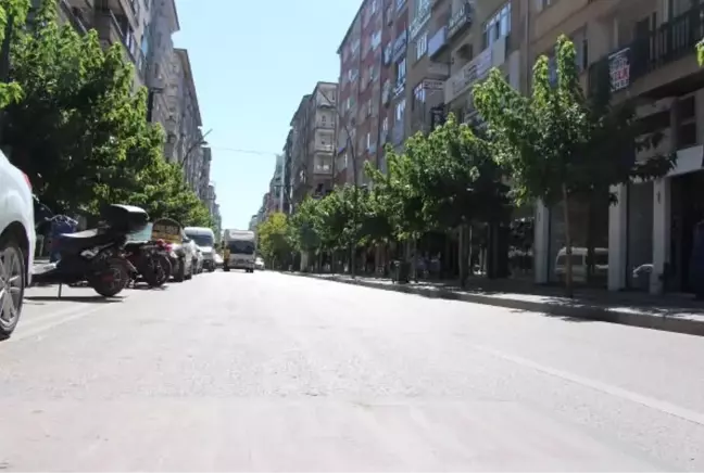 Elazığ haberleri... ELAZIĞ'DA HAVA SICAKLIĞI 39 DERECEYİ GÖRDÜ, CADDE VE SOKAKLAR BOŞ KALDI