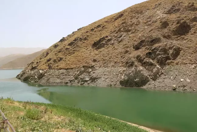 Hakkari Yüksekova kuraklıkla boğuşuyor! Barajdaki su seviyesi 30 metre birden düştü