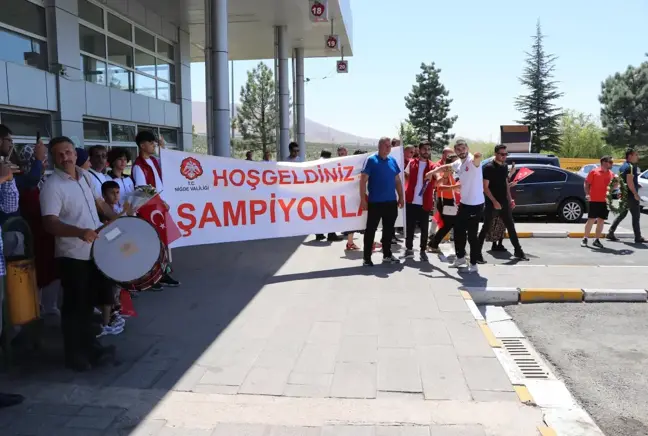 Bingöl gündem haberleri... Avrupa şampiyonu genç halterci Yasin Büyükhüseyinler, coşkuyla karşılandı