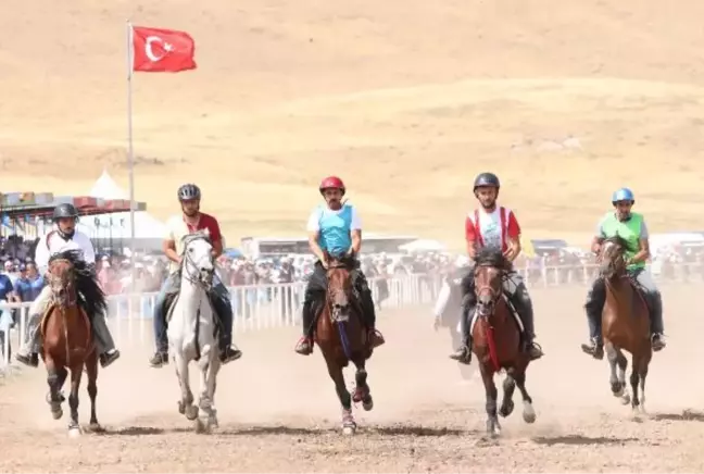 ERZURUM'DA 'RAHVAN AT' HEYECANI; KADINLARDAN BÜYÜK İLGİ