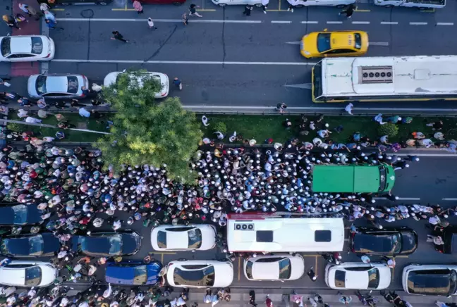 Karagümrük Cerrahi Tekkesi Mütevelli Heyeti Başkanı Ömer Tuğrul İnançer son yolculuğuna uğurlanıyor