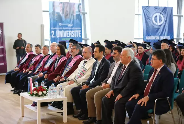 Anadolu Üniversitesi Batı Avrupa Programları mezunları diplomalarını aldı