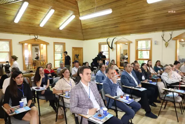 Antalya'da 'Hayvanat Bahçeleri ve Doğal Yaşam Parkları Çalışma Toplantısı' Düzenlendi