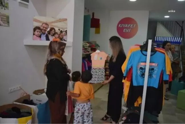 Mersin Büyükşehir Belediyesi Tarsus Kıyafet Evi'nden ihtiyaç sahibi ailelere bayramlık giysi yardımı