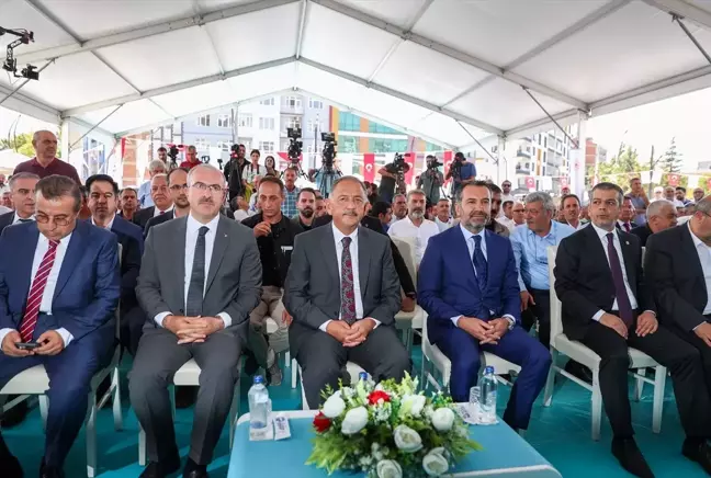 Çevre Şehircilik ve İklim Değişikliği Bakanı Mehmet Özhaseki: '18 ilin etkilendiği depremlerde 680 bin ev yıkıldı'