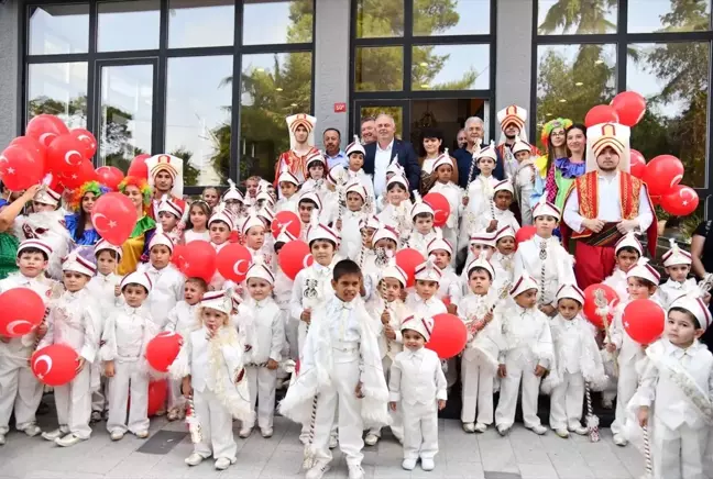 Çatalca'da 200 Çocuğun Katıldığı Toplu Sünnet Şöleni