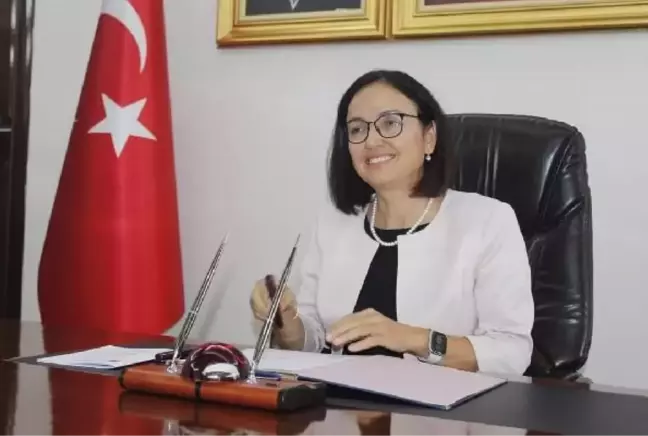 YALOVA'NIN 3'ÜNCÜ KADIN VALİSİ, ÇİÇEK YERİNE DEPREMZEDELER İÇİN BAĞIŞ YAPILMASINI İSTEDİ