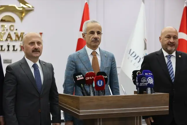Ulaştırma Bakanı Adıyaman'da deprem sonrası ziyaretlerde bulundu
