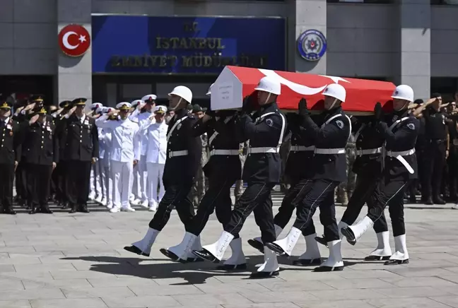 Kağıthane'de uyuşturucu operasyonunda şehit olan polis memuru son yolculuğuna uğurlandı