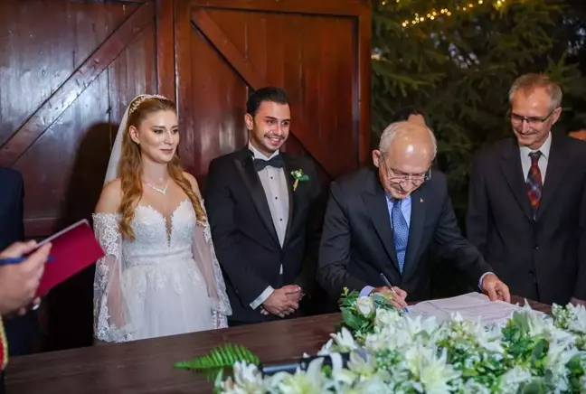 Kılıçdaroğlu, İsmet Demirdöğen'in oğlunun nikah şahitliğini yaptı