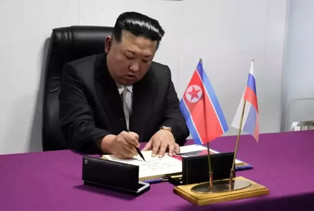 Kuzey Kore Lideri Kim Jong-un, Rusya'da Nükleer Kapasiteli Uçakları İnceledi