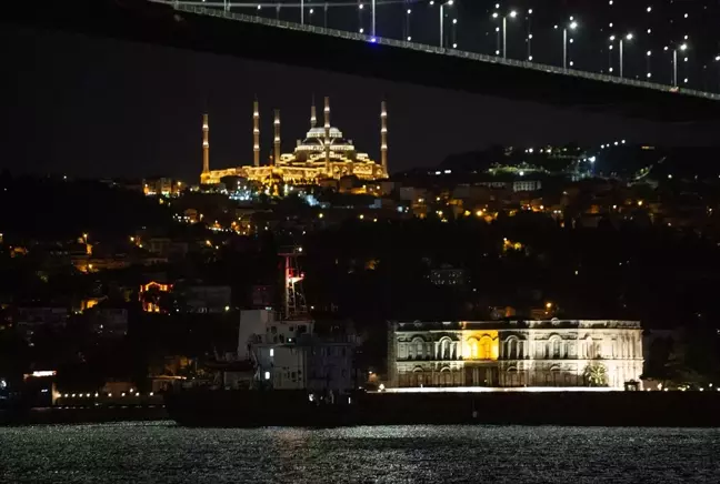 Ukrayna tahılı taşıyan gemi İstanbul Boğazı'ndan geçerek İsrail'e doğru yol aldı