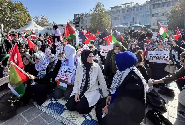Filistinli Kadınlar İsrail Saldırılarını Protesto Ediyor