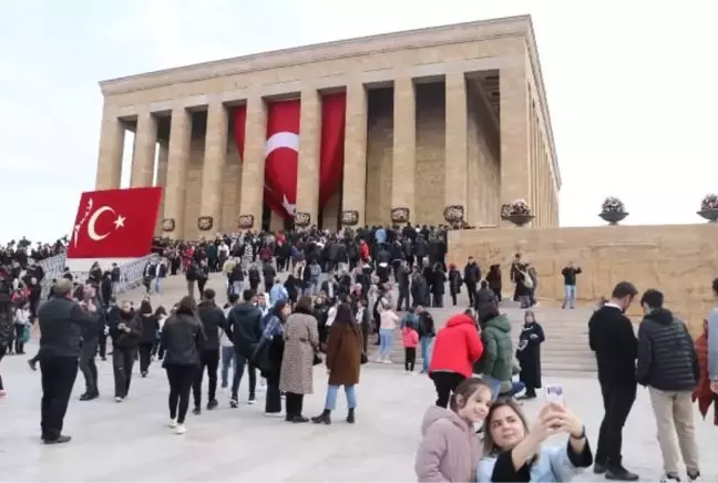 10 Kasım'da vatandaşlar Anıtkabir'e akın etti