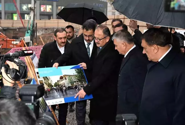 Bakan Özhaseki Malatya'da deprem sonrası çarşı projesini inceledi