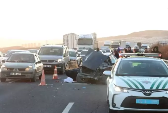 Ankara'da otomobil ve kamyon çarpıştı: 1 ölü, 4 yaralı