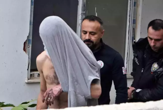 Antalya'da evsiz şahsın yaktığı ateş yangına neden oldu