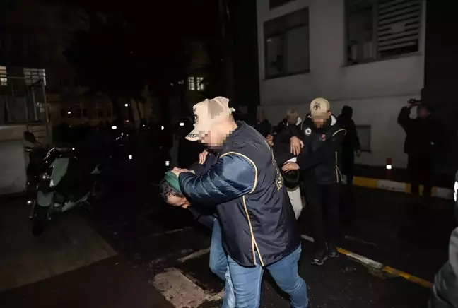 İstanbul Sarıyer'deki kilise saldırısıyla ilgili gözaltına alınan şüpheliler sağlık kontrolünden geçirildi