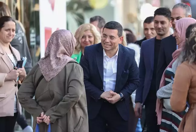 Hakan Tütüncü, Güllük Cadde esnafını ziyaret etti