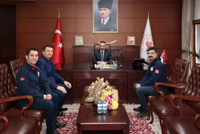 Zonguldak Valisi Osman Hacıbektaşoğlu, 112 Acil Çağrı Merkezi Müdürü Cemal Kar ve kurum temsilcilerini kabul etti
