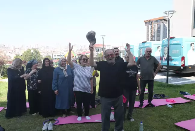 Bağcılar Belediyesi Yaşlılar İçin Kahkaha Seansı Düzenledi