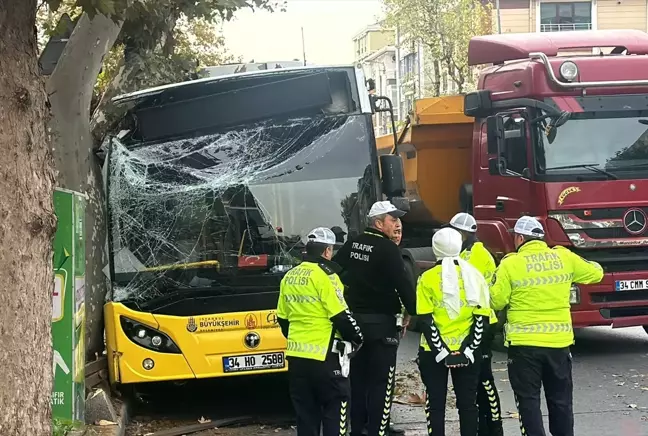 Bahçelievler'de İETT Otobüsü Ağaçla Çarpıştı: 7 Yaralı