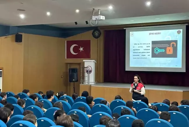 Mersin'de Öğrencilere Siber Farkındalık Eğitimi Verildi