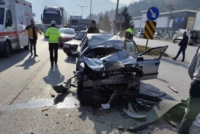 Amasya'da Trafik Kazası: İki Yaralı