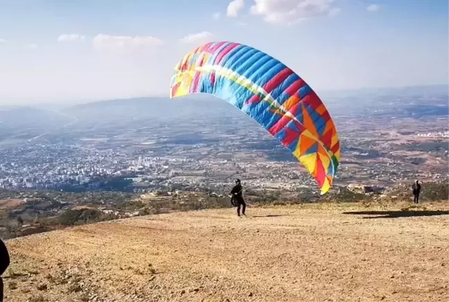 Düziçi'nde Yamaç Paraşütü Festivali Rüzgar Gibi Geçti