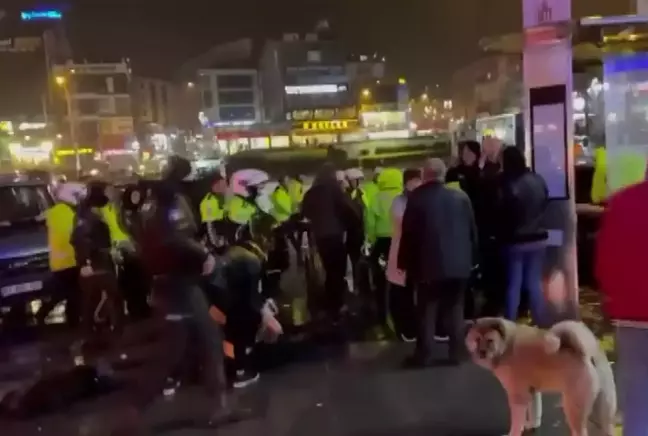 Çekmeköy'de ekip otosuna çarpan alkollü sürücü ve yakınları polise saldırdı