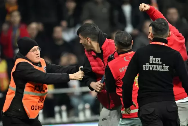 Muslera ile fotoğraf çektiren genci darp eden tribün lideri gözaltına alındı