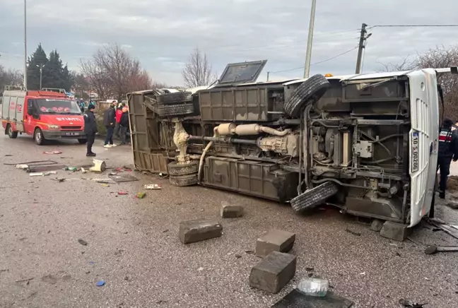 Balıkesir'de öğrenci servisi tırla çarpıştı! 3'ü ağır 28 yaralı