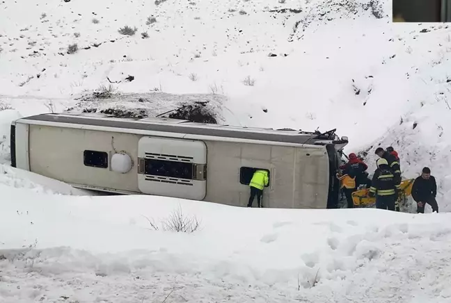 Erzincan'da yolcu otobüsü şarampole yuvarlandı! Yaralılar var