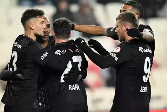 Beşiktaş, Ziraat Türkiye Kupası'nda konuk olduğu Sivasspor'u 1-0 mağlup etti