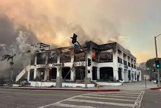 Öncesi ve sonrası fotoğraflarla Los Angeles yangının yarattığı yıkımı gösteriyor