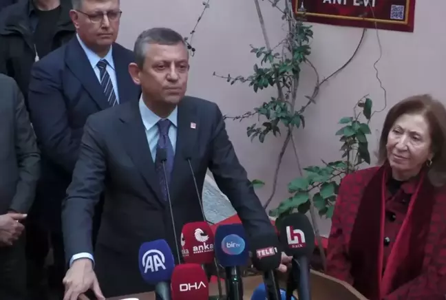 Özgür Özel'in İsmet İnönü ile ilgili sözleri gündem oldu: Övdü mü yerdi mi belli değil