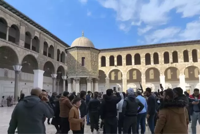 Şam Emevi Camii'nde cuma namazında izdiham! 1'i çocuk 3 ölü, çok sayıda yaralı var