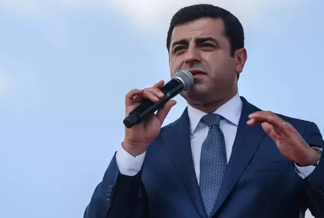 DEM Parti heyetiyle görüşen Demirtaş'tan Öcalan'a destek, Kandil'e uyarı