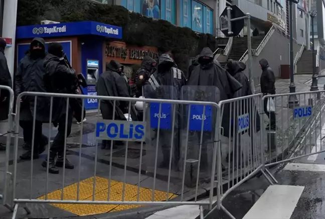 Gözaltı kararı sonrası ekipler Beşiktaş Belediyesi'nde kuş uçurtmuyor