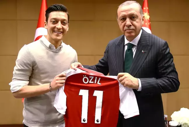 Mesut Özil'den Cumhurbaşkanı Erdoğan paylaşımı