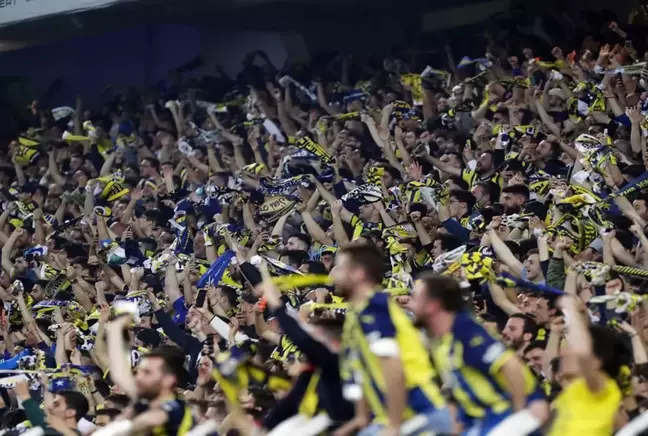 Fenerbahçe'de ilk ayrılık: Yıldız futbolcu sosyal medya paylaşımında takıma veda etti