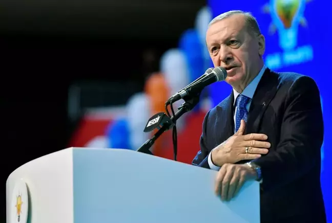 Cumhurbaşkanı Erdoğan'ın keyifli anları! Çalan şarkıya uzun uzun eşlik etti